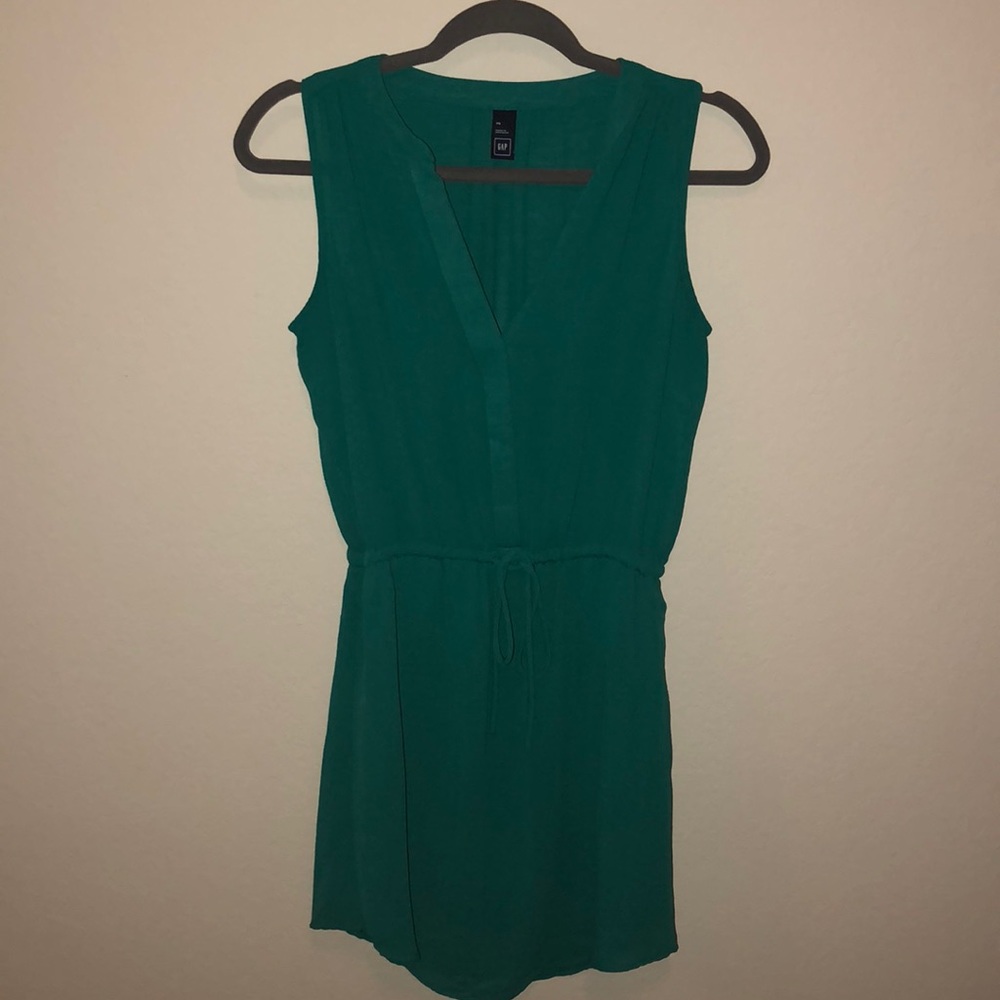 Sleeveless dress.